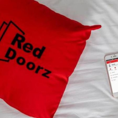 Reddoorz Plus @ Otista Raya Ciputat Tangerang Exteriér fotografie