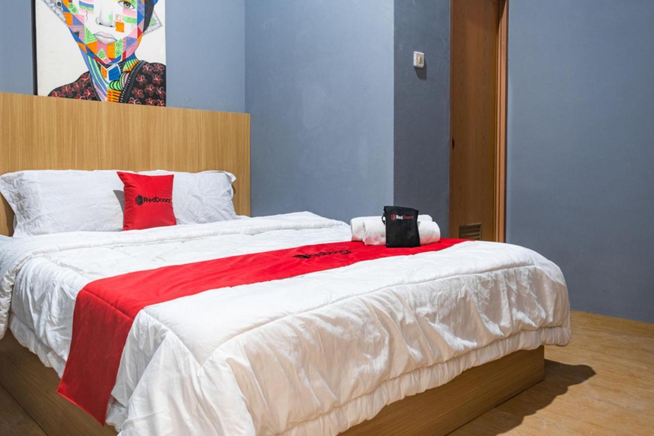 Reddoorz Plus @ Otista Raya Ciputat Tangerang Exteriér fotografie
