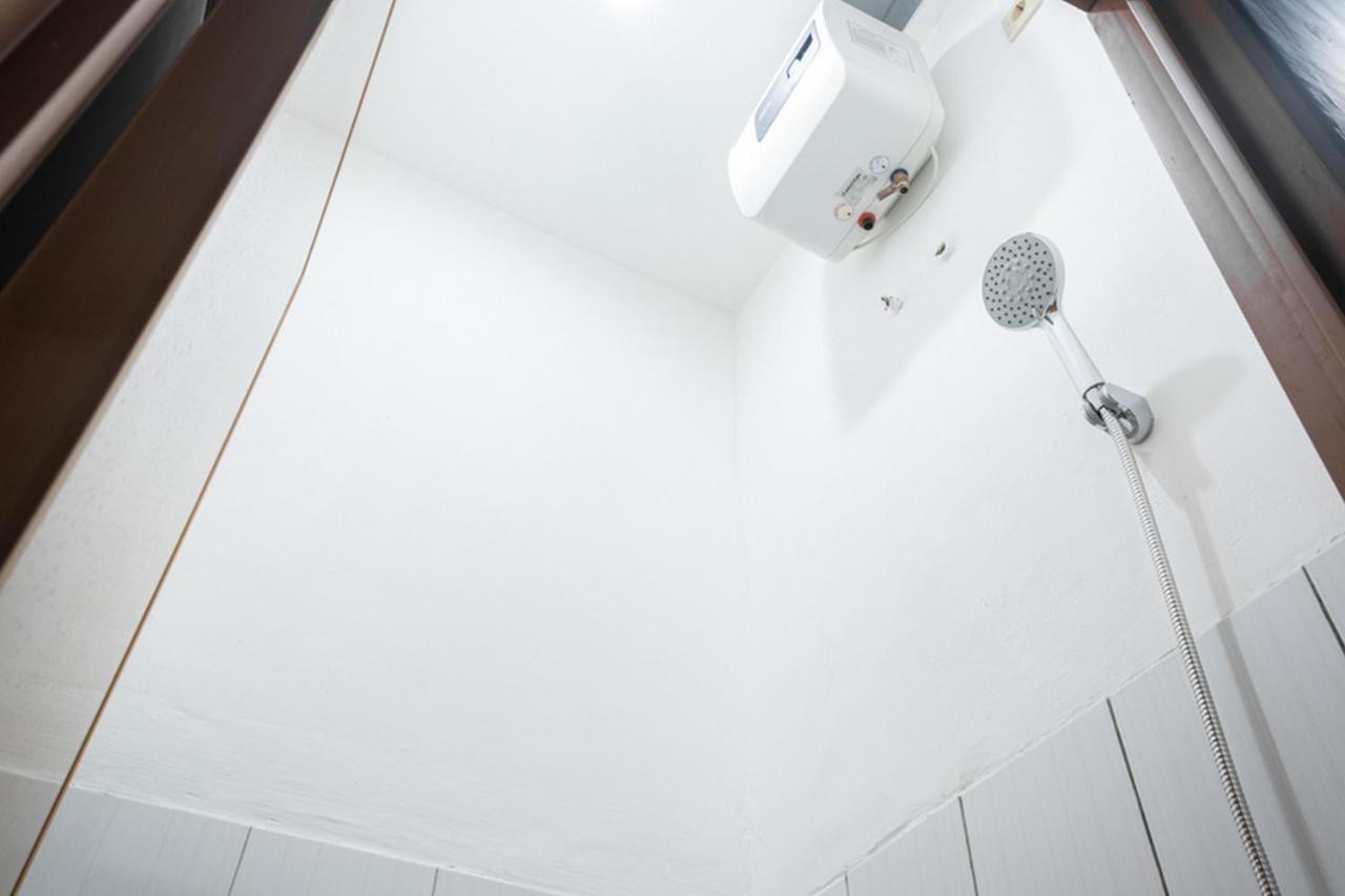 Reddoorz Plus @ Otista Raya Ciputat Tangerang Exteriér fotografie