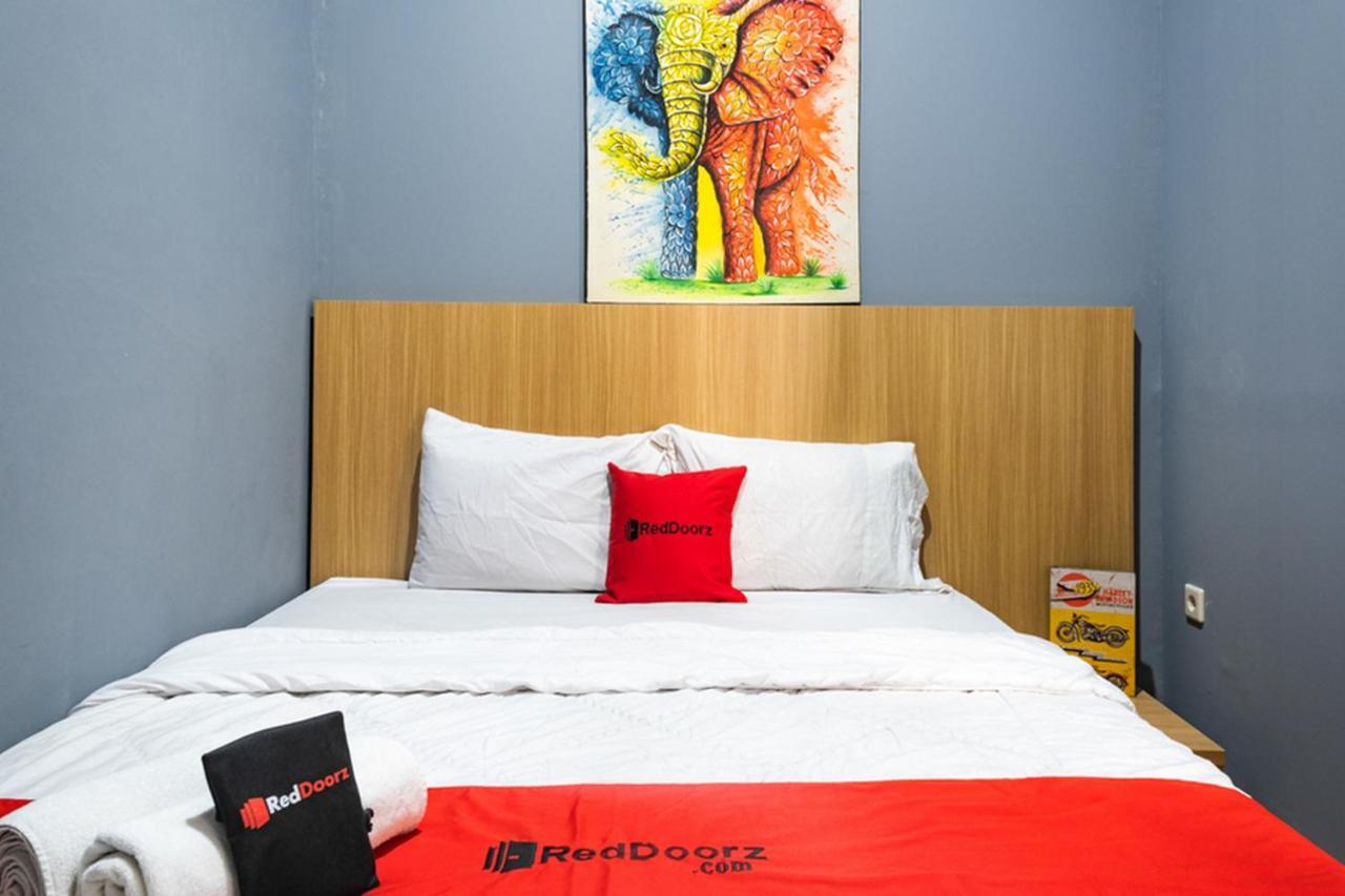 Reddoorz Plus @ Otista Raya Ciputat Tangerang Exteriér fotografie