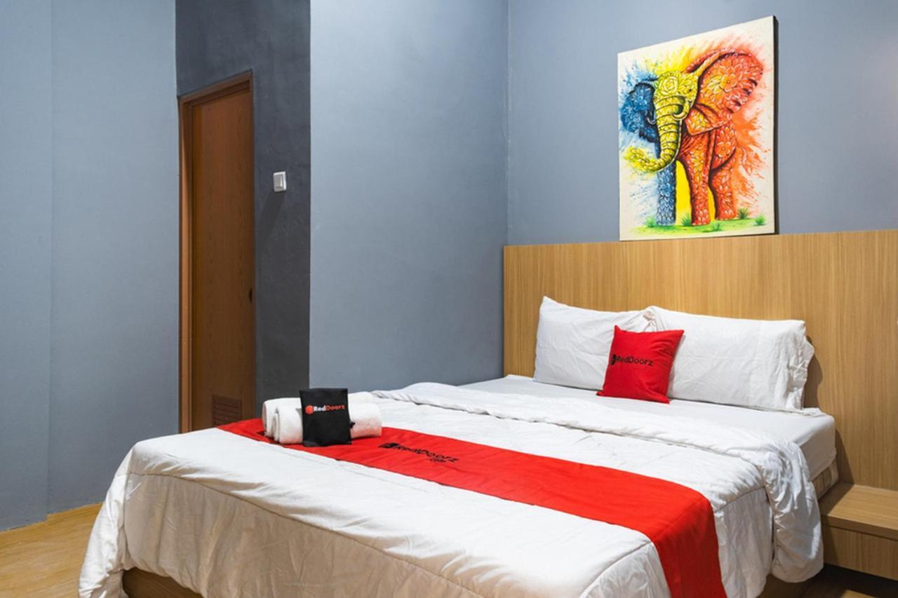 Reddoorz Plus @ Otista Raya Ciputat Tangerang Exteriér fotografie