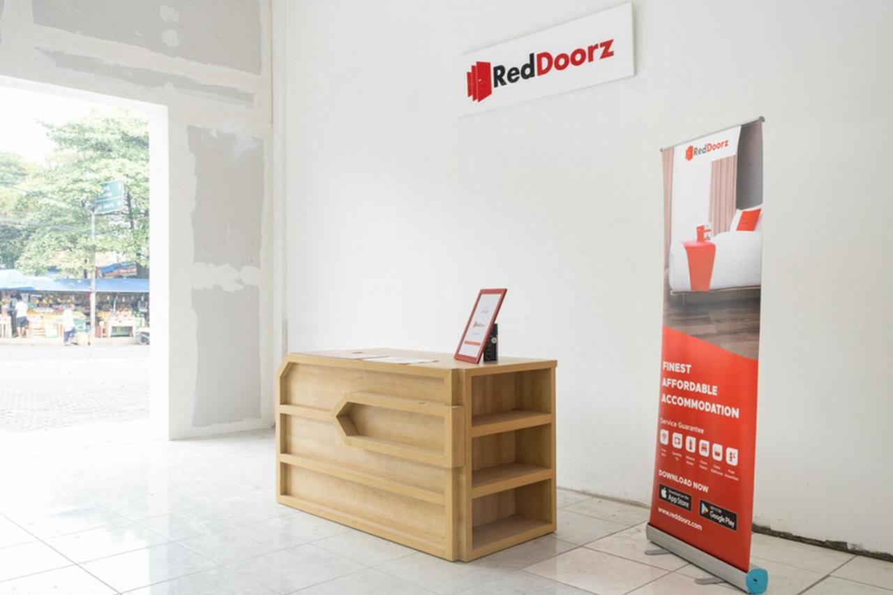 Reddoorz Plus @ Otista Raya Ciputat Tangerang Exteriér fotografie